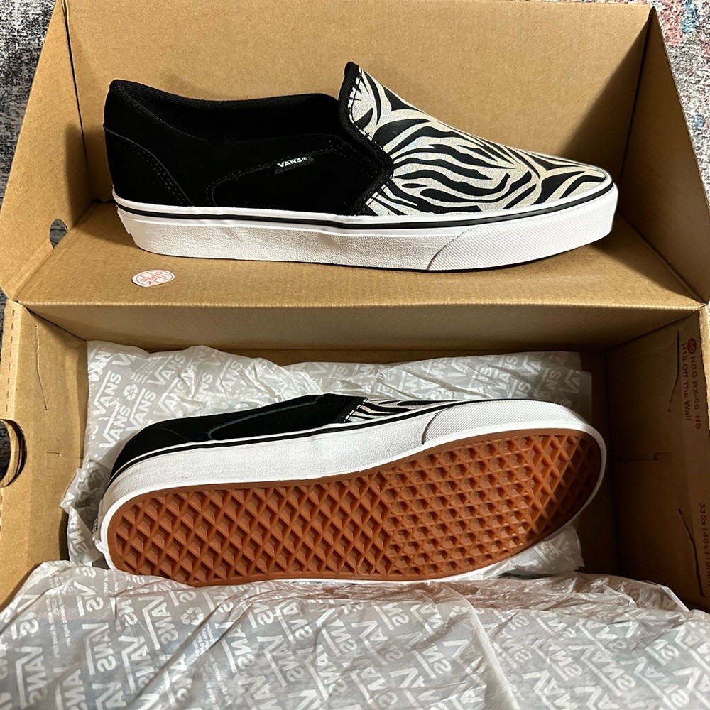 Womens VANS Size 10 Brand New in box.